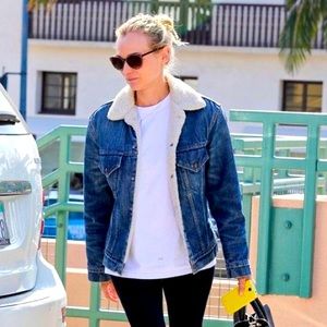 Levi’s jean jacket fur collar